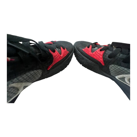 Nike Kyrie Low 4 Men’s Size 7 Bred Black University Red Basketball CW3985-006 - Picture 6 of 10